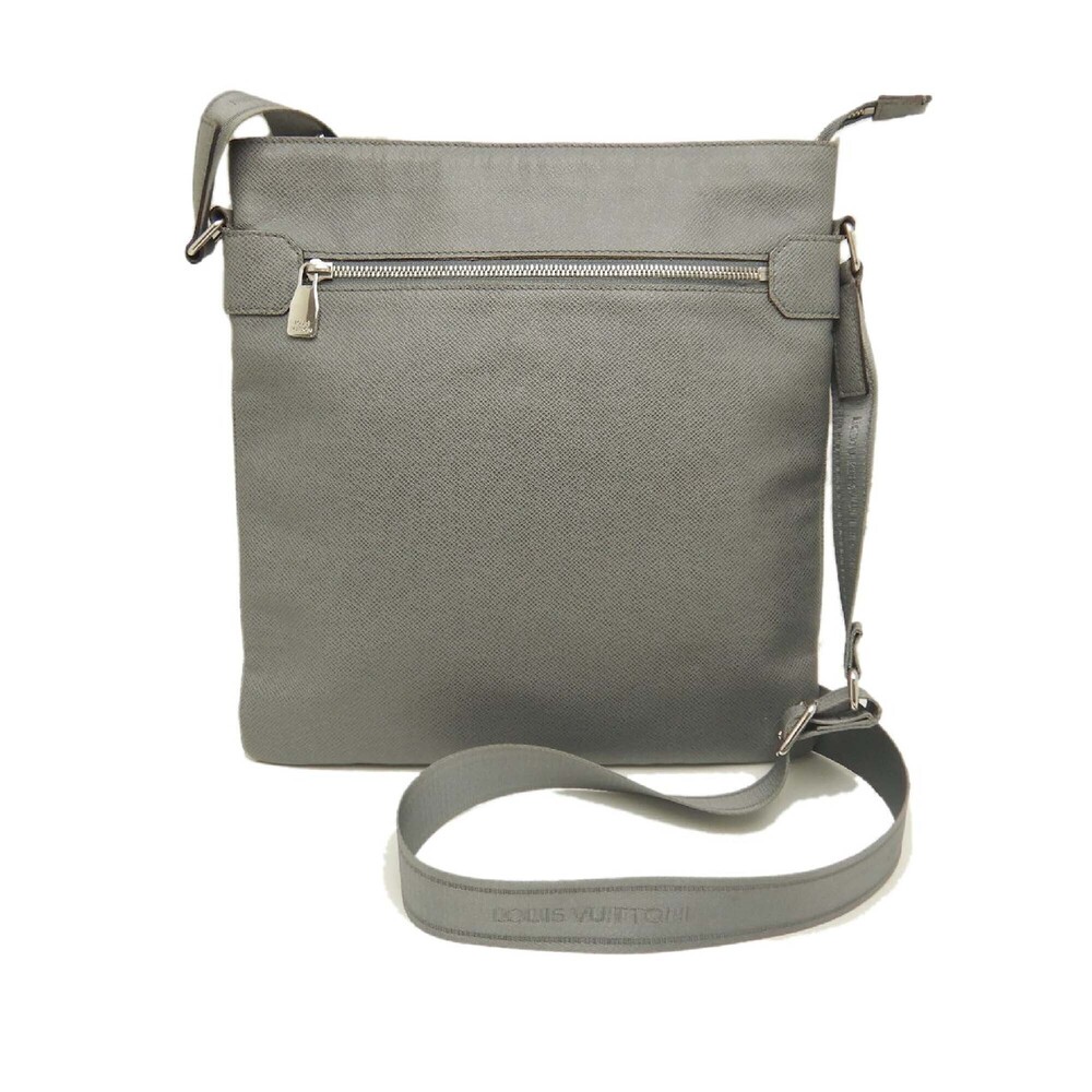Pre-Loved Louis Vuitton Taiga Sasha